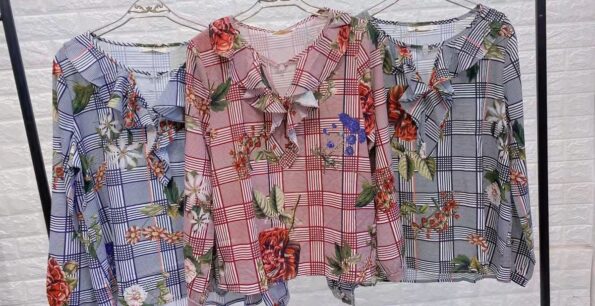 blusa_floral_gola_babado_manga_longa_2_.jpeg Blusa Chiffon Floral Gola Babado Manga Longa - Imagem 2